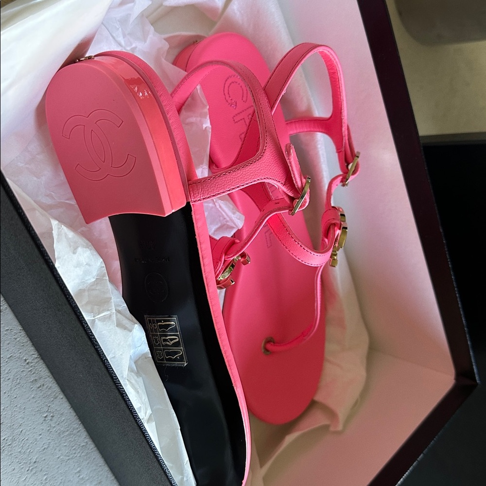 CHANEL Lambskin Sandal - Picture 8 of 8